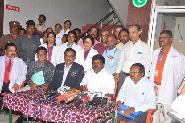 govt warns doctors